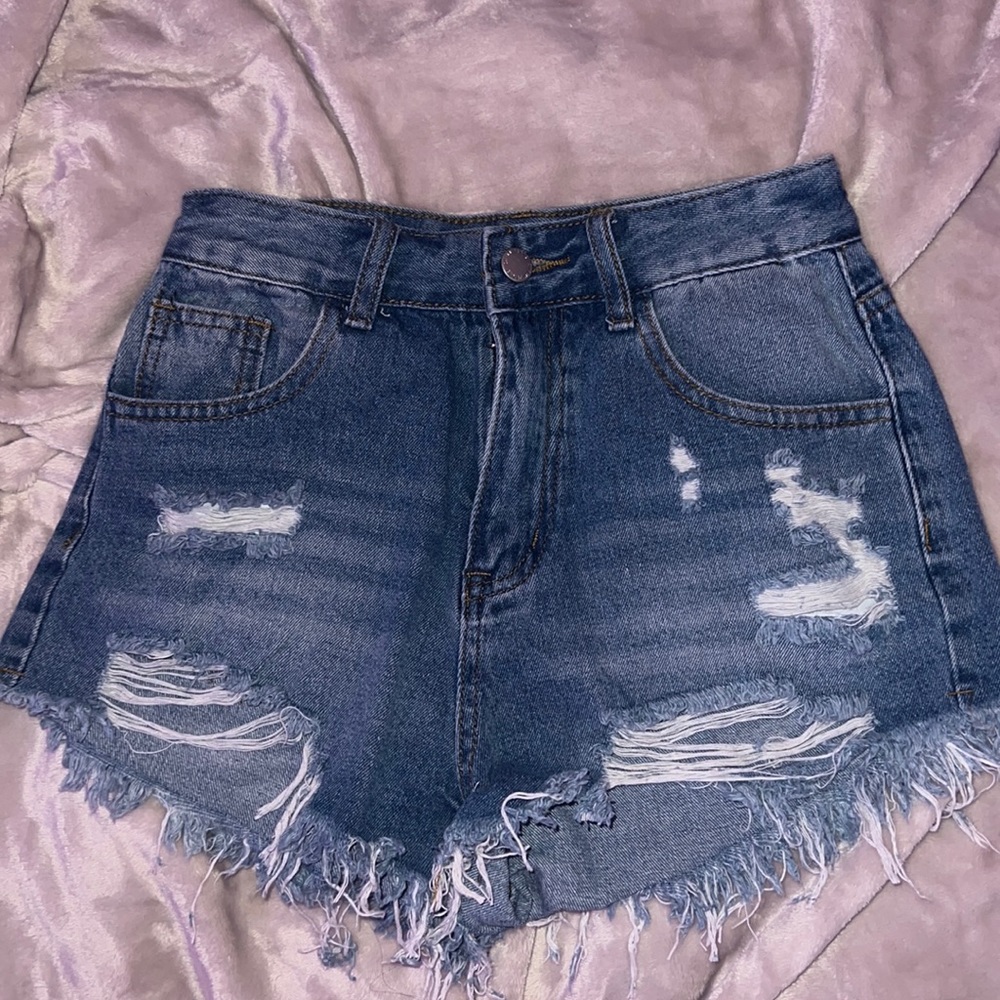 Low-rise shorts